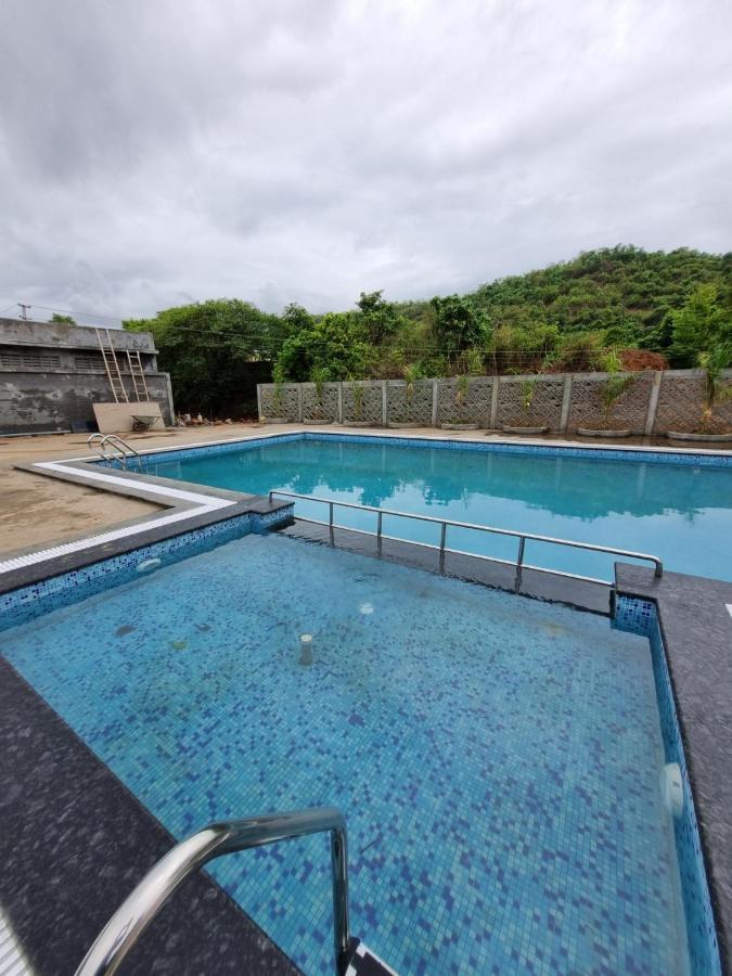 Silent Valley Resort Thane Eksteriør bilde