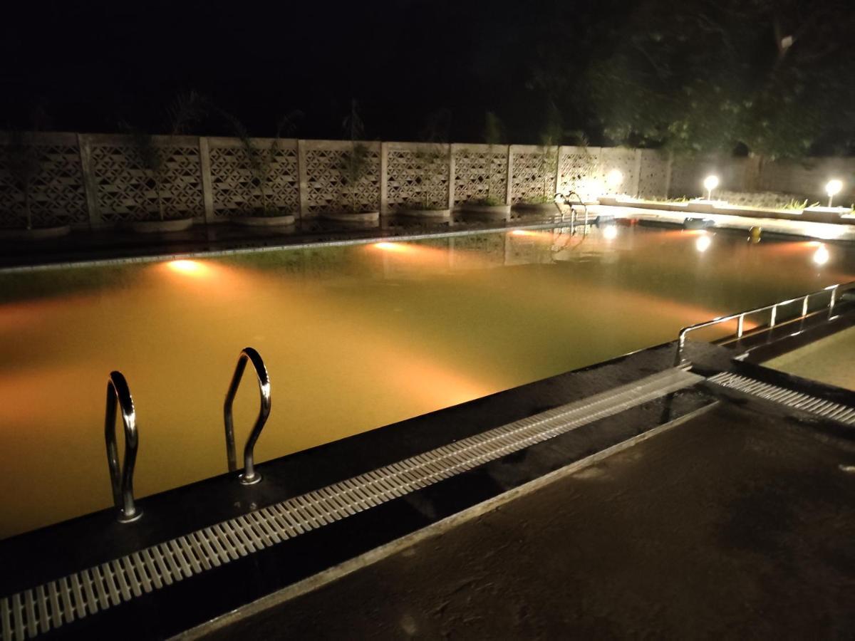 Silent Valley Resort Thane Eksteriør bilde